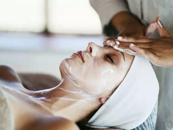 用鹽洗臉有什么好處？