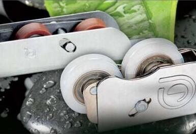 鋁合金門窗滑輪如何安裝？