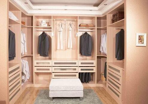 衣柜選擇平開(kāi)門(mén)好還是推拉門(mén)好？