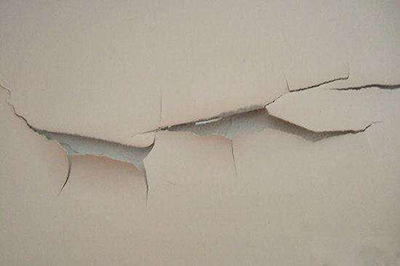 沒有鏟除大白引起的墻面起皮