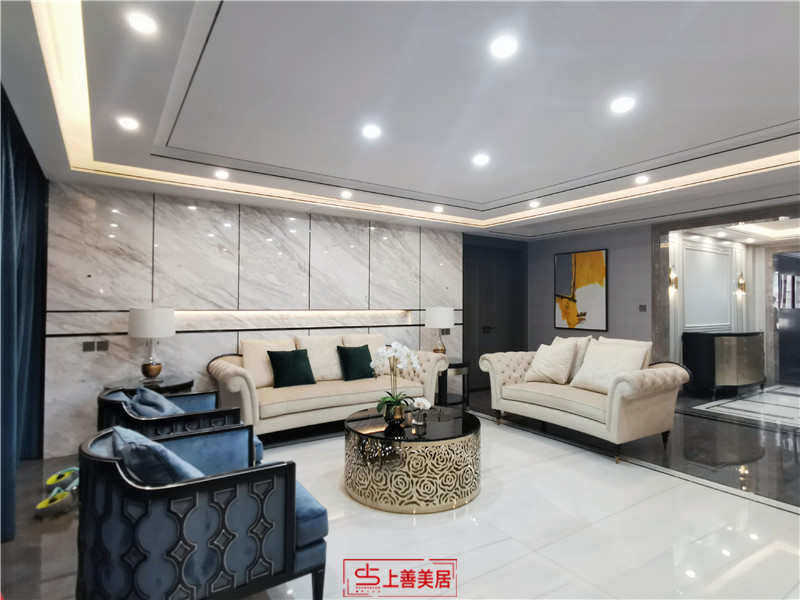 別人家陽臺(tái)那么好看，衣服晾哪里？