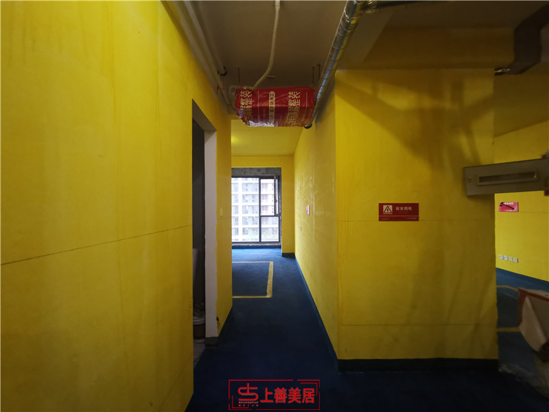 融創(chuàng)中心180平