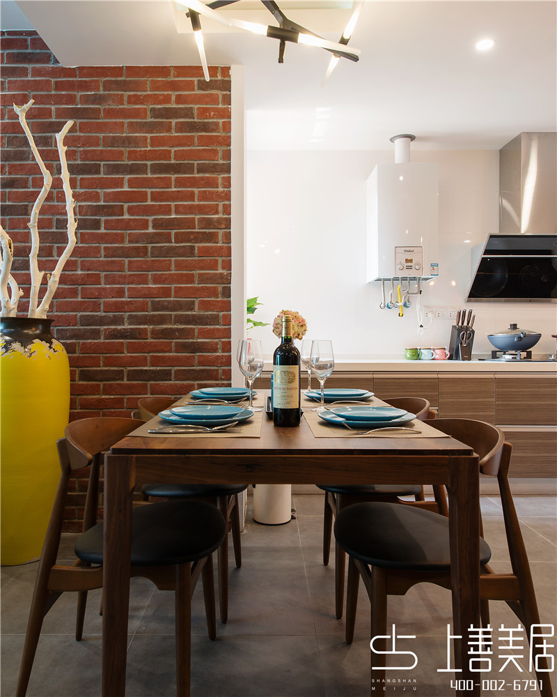 東巷小區(qū)80平混搭